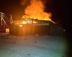 РФ ударила дроном по "Новой почте" в Запорожской области: сгорели отправления на сотни тысяч грн