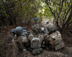 Отдают позиции ВСУ, а затем атакуют: тактика маневренной обороны приносит успех ВС РФ, — NYT