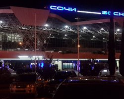 Закрыты аэропорты, раздаются взрывы: российские города-курорты оказались под атакой дронов (видео)