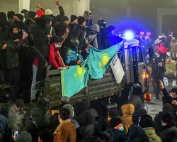 Хотели захватить столицу: Токаев рассказал о планах революционеров в Казахстане