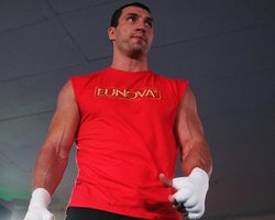 Владимир Кличко будет выбирать из трех соперников