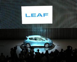 Электромобиль Nissan Leaf назван "Автомобилем года" в Нью-Йорке