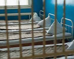 Освободите психбольницу. Что происходит в украинских больницах из-за сокращения врачей