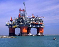 На мировых рынках подешевела нефть