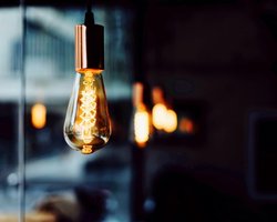 Через негоду та обстріли 8 областей без світла: де ситуація найгірша