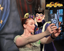 Звільнили акторку, яка 8 років працювала у "Діснейленді": тепер про неї говорить весь світ