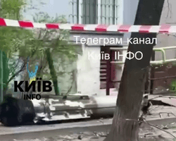 У київському дворі знайшли уламки величезної російської ракети (відео)