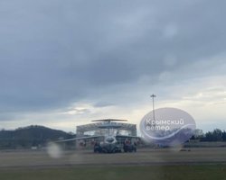 Новая законная цель: россияне разместили борт А-50 на гражданском аэродроме (фото)