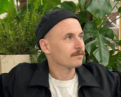 Известный украинский певец мобилизовался в ряды ВСУ: детали (фото)