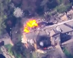 Штаб РФ в Кадіївці знесли не з першого разу, а Бровді поскаржився на слабку БЧ: що сталось  (відео)