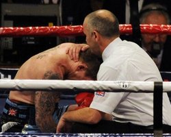 Хаттон завершил карьеру после нокаута от Сенченко