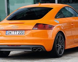 Audi представила обновленный спорткар TTS