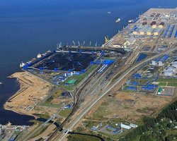 На тлі атак: влада РФ почала шукати "добровольців" для охорони і протидії БпЛА на великий нафтотермінал у Балтиці