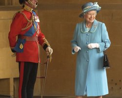 Порушила етикет. У мережі поширюється найрідкісніше фото королеви Єлизавети ІІ