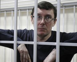 Врачи не намерены лечить Луценко в больнице 