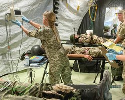 СМИ пишут о массовом "разбронировании" медицинских работников: в Минобороны отреагировали