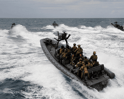 Катера с десантом атаковали Крым: Минобороны РФ сообщило о штурме на мысе Тарханкут (видео)