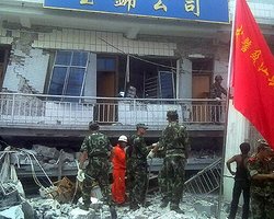 Число жертв землетрясения на юге Китая выросло до 24