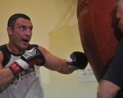 Из-за травмы Виталий Кличко сможет вернуться к тренировкам через 6-8 недель