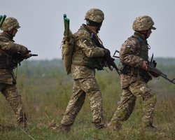 На трьох напрямках загострилася ситуація: де на Сході тривають запеклі бої (відео)