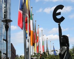 ЕС увеличит контроль над финансами Греции