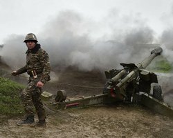 Война в Нагорном Карабахе: из столицы идет эвакуация жителей, возле Шуши продолжаются бои