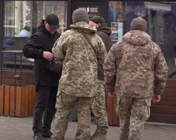 Ухилення від мобілізації: хто, де і за скільки "продавали" в Україні відстрочку (відео)