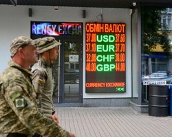 Летний доллар и контрнаступление. Зачем Нацбанк смягчает ограничения и что будет с курсом в июле