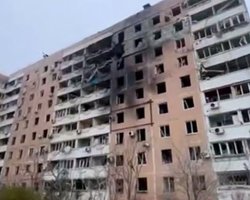 У Запоріжжі КАБ влучив у багатоповерхівку: атака триває (відео)