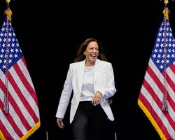 С выключенными микрофонами: Трамп и Харрис согласовали условия проведения президентских дебатов