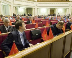 Коммунисты продолжают шантажировать регионалов и требуют еще постов