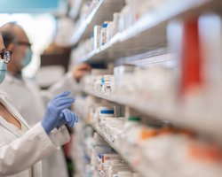 Аптечний ринок став обʼєктом чорних медіа-технологій для перерозподілу ринку, — експерт