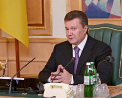 Янукович распорядился отпраздновать 15-летие Конституции