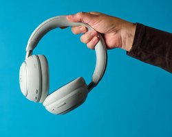 Бюджетна альтернатива AirPods з флагманськими функціями: які навушники радять експерти (фото)