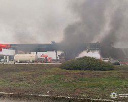 Росіяни атакували АЗС в Харківському районі: багато постраждалих (фото, відео)