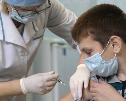 Вопрос вакцинации детей до 12 лет в Украине сейчас не рассматривается, — главный санврач