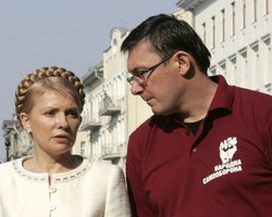 Оппозиция снова подает в суд на ЦИК из-за Тимошенко и Луценко