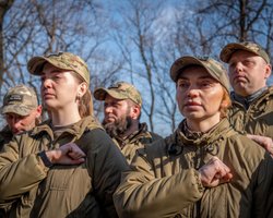 В ВСУ хотят "обязательно" мобилизовать женщин: что это даст