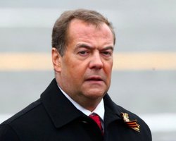 "Цирк уродов": Медведев пригрозил Европе "исчезновением" после визита Зеленского