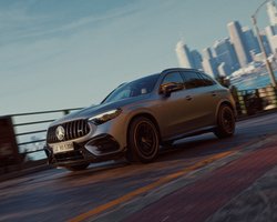 Дрифт-режим і 4,2 с до сотні: дебютував новий заряджений кросовер Mercedes (фото)