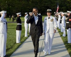 Барак Обама теряет позиции в рейтинге популярности