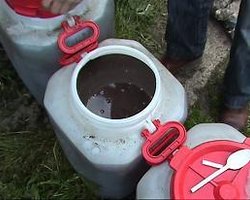 В Мексике обнаружили бочки с тысячами литров жидкого героина 