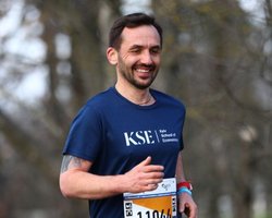 Науковий журнал, яким керує опонентка Киви, видав статтю про вигадану країну: деталі