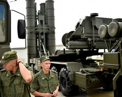 "Стояча техніка збивала все собою": в Маріуполі знову "прилетіло" у частину ППО росіян