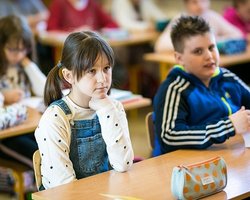 С сентября украинские дети в Польше будут обязаны посещать школы, — Минобразования