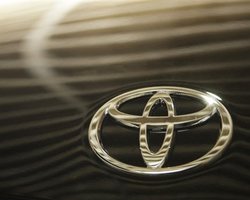 Toyota увеличила продажи на 22,6% и стала лидером рынка