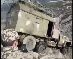 Военные Азербайджана сбросили в пропасть РЛС "Тропа" в Карабахе