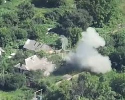 Разлетелся в щепки: десантники ВСУ на Харьковщине уничтожили пункт сбора пехоты РФ (видео)