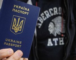 Мужчинам до 24 лет хотят разрешить выезд за границу: в Раде зарегистрировали законопроект