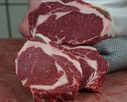 Супрун призывает украинцев не бояться антибиотиков в мясе